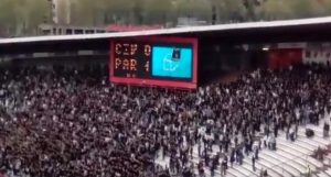 KADA GROBARI ‘DEKORIŠU’: Crno-beli nastavili sa provokacijama, zastava na najupečatljiviji deo stadiona (VIDEO)