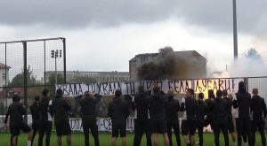 KAKVA MOTIVACIJA: Grobari napravili spektakl na treningu Partizana uz pesmu o tituli (VIDEO)