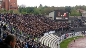 DIMNA ZAVESA: Fešta u Humskoj po notama Grobara (VIDEO)