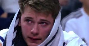 PROBUDIO SE DEČAK U NJEMU: Suze Luke Dončića protiv ‘Zvezdinog dželata’ (VIDEO)