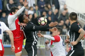 ODVALJEN OD BREGA: Tavamba vežba i uz ‘kaficu’ u dnevnoj sobi (VIDEO)