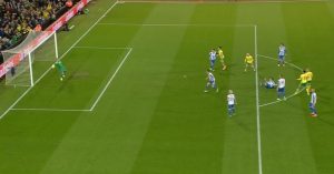 TEŽAK BAKSUZ: Dva bizarna i identična autogola golmana Brajtona za 20 minuta (VIDEO)