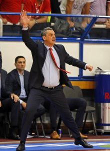 HIT VIDEO IZ ŽELEZNIKA: Radonjić ‘bacio kosku’ Milku Bjelici, pa se ‘pokajao’ (VIDEO)