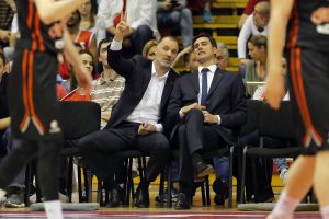 ‘ŽALE’ ZA MRŠIĆEM: Različite emocije i reakcije zvezdaša posle prvog poluvremena (TVITOVI)