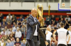 FOTOGALERIJA: Zvezda pokazala trofej, a i Partizanu kako da pobedi u derbiju