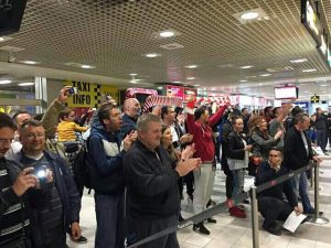DOČEK ZA CRVENO-BELE: Pogledajte kako izgleda ‘crveno-beli aerodrom Nikola Tesla’ (FOTO) (VIDEO)