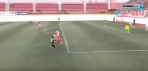 NESPRETNI AUTOGOL ANĐELKOVIĆA: Voždovac vodi, najbizarniji pogodak Superlige (VIDEO)