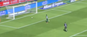 ISKUSAN A REAGUJE KAO POČETNIK: Katastrofalna greška golmana Hihona na optoštaju od Primere (VIDEO)