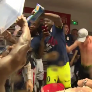 POTOPILI KONFERENCIJSKU SALU: Fudbaleri Monaka doslovno okupali Žardima! (VIDEO)