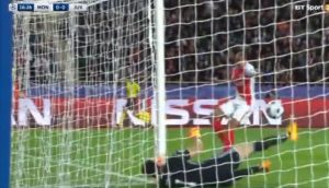 MBAPE MORA JOŠ DA ‘RASTE’: Bufon sjajno nadmudrio 21 godinu mlađeg Francuza (VIDEO)