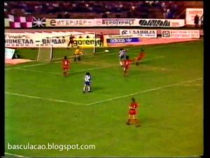 VREMEPLOV: Porto je u Skoplju dao gol sa skoro pola terena, golman je bio asistent (VIDEO)