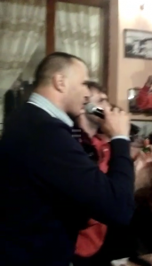 FEŠTA U ŠAPCU: Ivica Kralj napravio u žurku u svlačionici Mačve, a onda se dohvatio mikrofona u kafani (VIDEO)