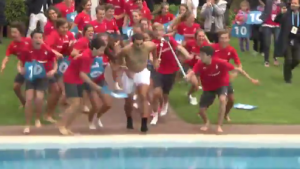 ŽURKA SA NADALOM: Španac slavio titulu u Barseloni, pa umalo ostao bez gaća (VIDEO)