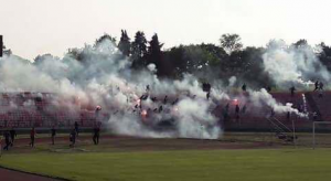 HAOS: Dok je Zvezda gubila na korvu, u Kragujevcu Delije izvele napad na ‘crvene đavole’ (FOTO) (VIDEO)