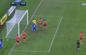 KOMEDIJA: Golmane, jel vruća lopta ili nema dršku? (VIDEO)