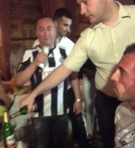 URNEBESNO: Đani pevao u dresu Partizana i otkrio za koga navija bivši reprezentativac (VIDEO)