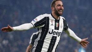 LIGA ŠAMPIONA: Tako to radi Juve, Iguain i Alves kaznili dečje bolesti Monaka (VIDEO)