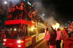 SLAVLJE BEZ GRANICA: Kako izgleda kad Marko Nikolić povede navijanje (VIDEO)