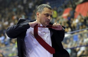 FOTOGALERIJA: Radonjić je pokidao kravatu, Džiletu je u radosti ispao stomak, a Novicu je sačekao najlepši zagrljaj (FOTO)