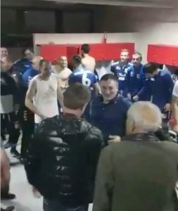 LUDNICA U SVLAČIONICI RADNIČKOG: Nišlije slavile pobedu u derbiju juga, a imali su poruku i za predsednika (VIDEO)