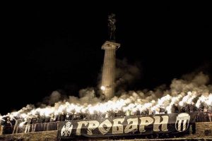 GOREO VRAČAR: Evo šta je prethodilo sukobu Grobara i Delija (FOTO)