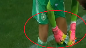 FENOMENALNO: Golman Nemačke gledao u ‘puškicu’ i skidao Englezima penale (VIDEO)