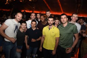 EKSKLUZIVNO ZA HOTSPORT: Proslava titule košarkaša Crvene zvezde na splavu ‘PORT’ (FOTO)