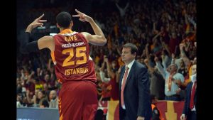 EH, DA JE PARA: Fenomenalni strelac slobodan igrač, Delije bi ga rado videle u crveno-belom dresu…