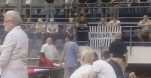 SKANDAL: Grobari isterali Leona Deleona iz hale (VIDEO)