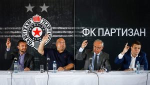 VANREDNO U ZEMUNELU: Vučelić smenjen, ali nije bio dugo bez funkcije (FOTO)