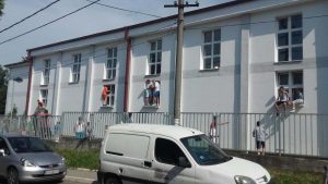 OVO NEMA NIGDE: U predgrađu Beograda sudija izbacio navijače, ali su oni pokazali šta je ljubav (FOTO)