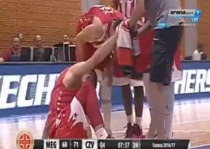 VELIKI PEH ZA ZVEZDU: Povreda Stefana Jovića pred kraj utakmice! (VIDEO)