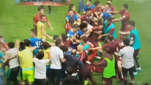 HAOS U KINI: Oskar napucavao rivale i izazvao opštu tuču, tu je bio i Piksi (VIDEO)