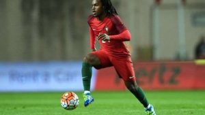 KAKAV DANAK NEISKUSTVU: Mlada fudbalska zvezda u usponu na najgluplji način navukla bes navijača na sebe (FOTO)