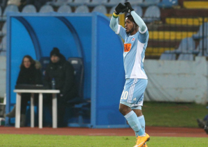 GROBARI U PAKLENOJ AKCIJI: Ne daju Sumi da ‘živi’, objašnjavaju mu zašto da izabere Partizan, a ne Bordo… (FOTO)