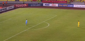 ODUŠEVIO KINEZE: Golman Sirije ne degažira loptu, on je boksuje na protivničku polovinu (VIDEO)