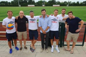 SPORTSKA SOLIDARNOST: Vaterpolisti pružili podršku fudbalerima pred Vels (FOTO)