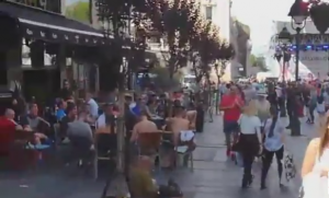 SPREMNI SU: Velšani okupirali centar grada, pivo, pesma i kupanje u fontani (VIDEO)