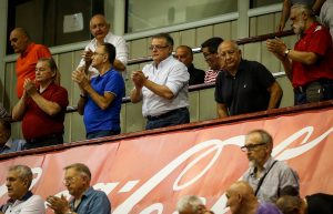 PROBUĐENE USPOMENE: Dva dobro poznata i voljena lica izazvala bujicu emocija kod navijača Zvezde (FOTO) (VIDEO)