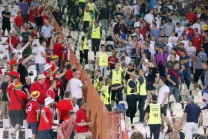 NIŠTA OZBILJNO: Tri osobe lakše povređene tokom utakmice Srbija-Vels