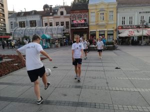 TOKOM TURNIRA ‘ANDREINI DANI’: Fudbalerke Rada igrale fudbal u centru Niša (VIDEO)