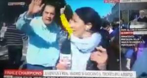 IMA NAS SVUGDE: Srbin prekinuo italijansku novinarku u Kardifu, i to parolom crno-belih (VIDEO)