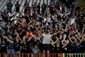 NOVO PRIJATELJSTVO: Navijači Sparte zavoleli Srbiju, i na gostovanja sa našim trobojkama (FOTO)