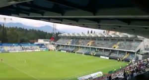 NADGLAŠAVANJE SA MUZIKOM: Navijači Partizana ušli na stadion u Podgorici