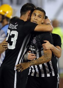 OD SREĆE DO ZEBNJE I STRAHA: Ovako su navijači Partizana ispratili žreb za Ligu šampiona (FOTO)