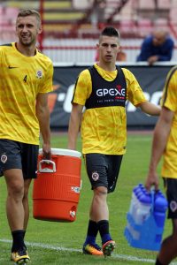 GDE DRUGO: Plavšić čim je izašao iz autobusa na stadionu ‘Rajko Mitić’ posetio je legendu (FOTO)