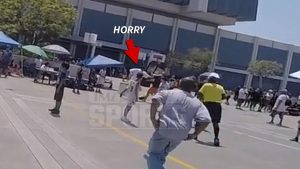 KAD NBA LEGENDA KRENE DA BIJE: Sevale pesnice, izbegnut veći haos (VIDEO)