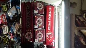 KADA STIGNE BIVŠI EVROPSKI PRVAK: Sjajan doček u Pragu, ulični prodavci zarađuju na Zvezdinom imenu (FOTO)