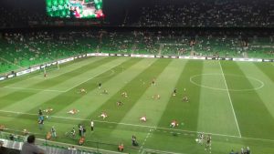 UŽIVO IZ KRASNODARA: Pogledajte atmosferu sa stadiona pola sata pre početka meča (FOTO) (VIDEO)