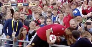 DEBI MATIĆA HIT NA INTERNETU: Srbin napucao damu u publici, pa je usledio džentlmenski potez koji je oduševio tribine (VIDEO)